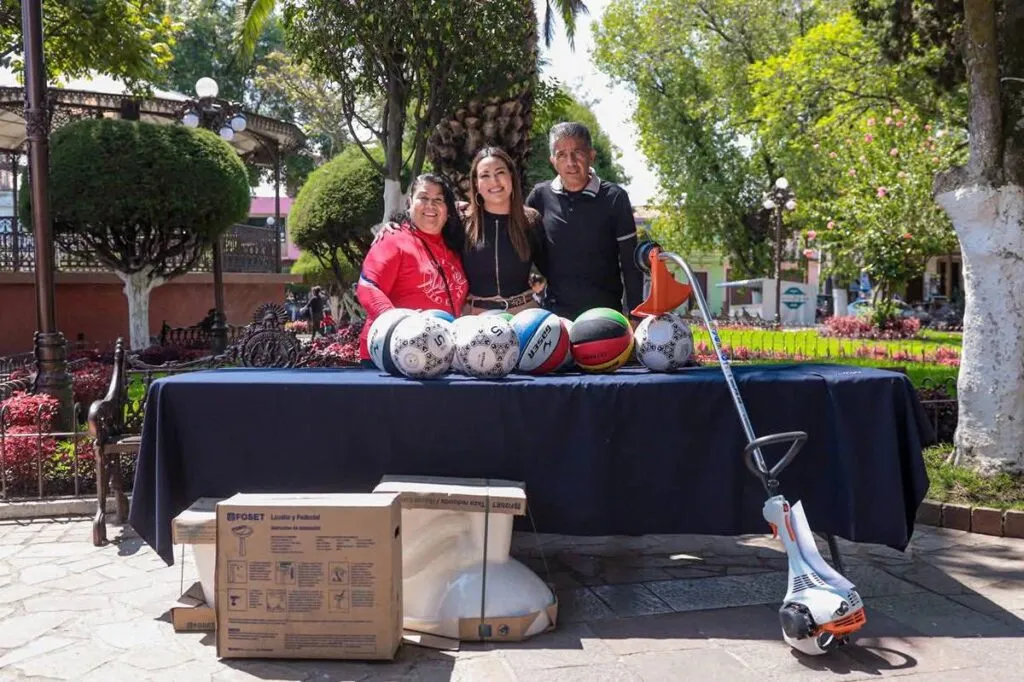 La educación en Zacapu se transforma, Mónica Valdez entrega apoyos a 12 instituciones-2