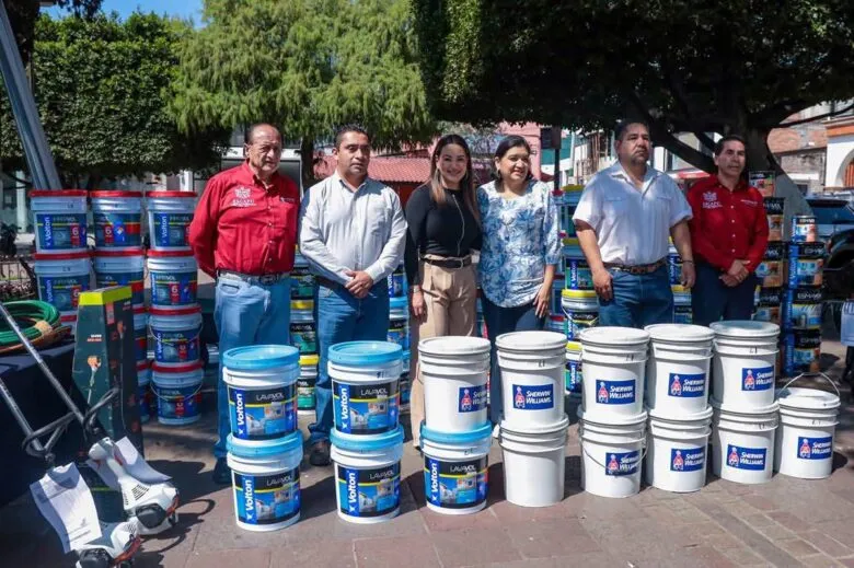 La educación en Zacapu se transforma, Mónica Valdez entrega apoyos a 12 instituciones