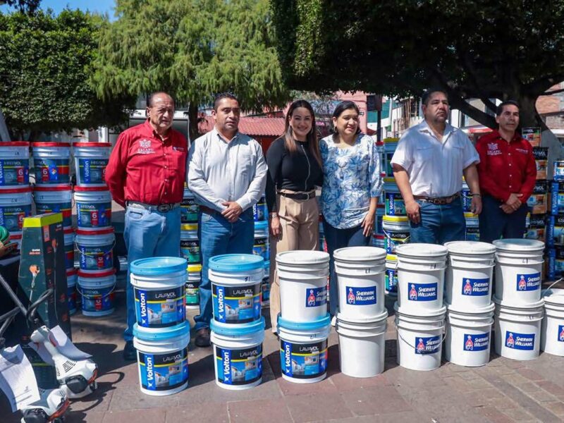 La educación en Zacapu se transforma, Mónica Valdez entrega apoyos a 12 instituciones