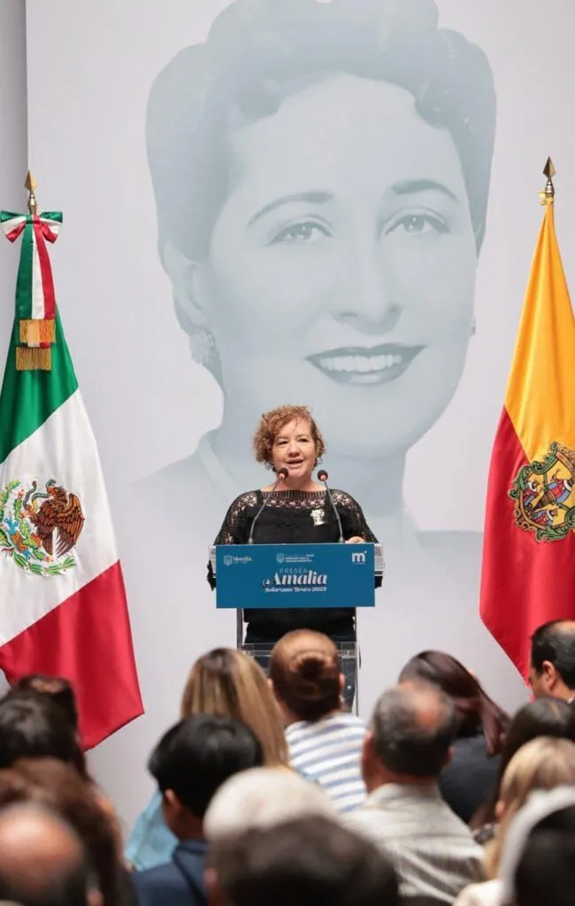 “Leyes estúpidas” y sin empatía, reprocha activista al recibir presea Amalia Solórzano en Morelia