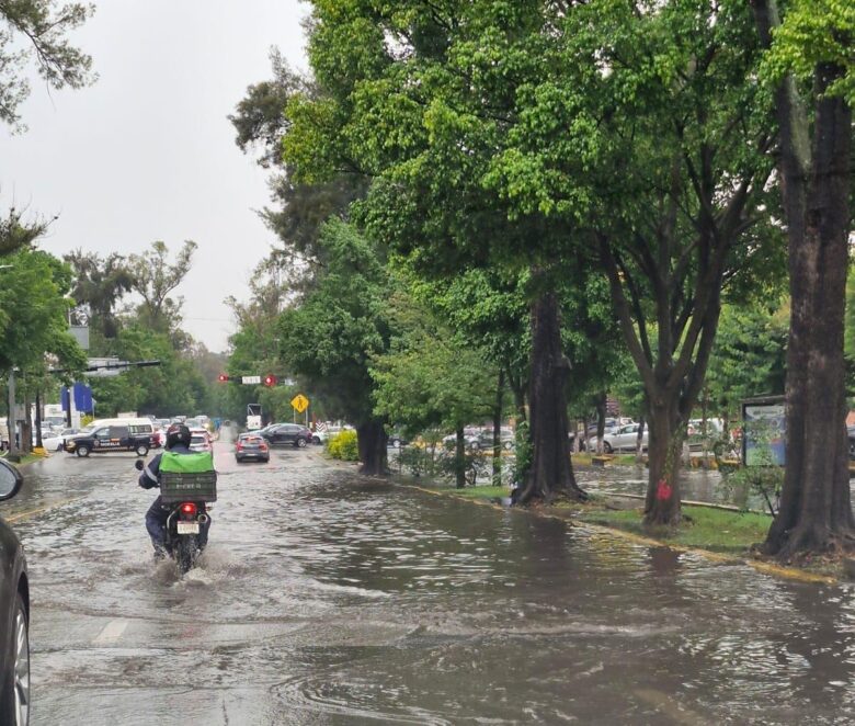 Lluvias provocan encharcamientos e inundaciones en Morelia