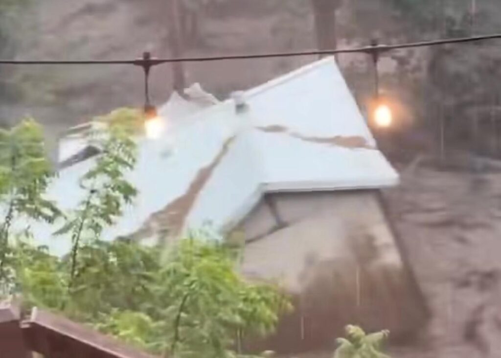 Lluvias provocan inundaciones en Nuevo México; una casa fue arrastrada-1