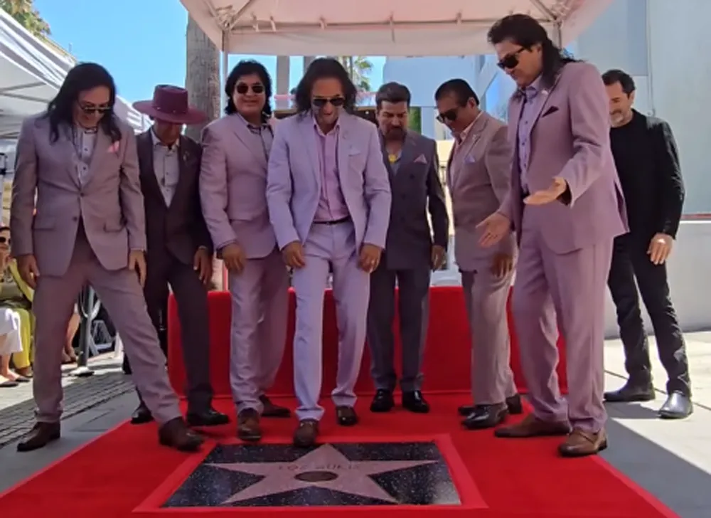 Los Bukis reciben estrella en el Paseo de la Fama de Hollywood