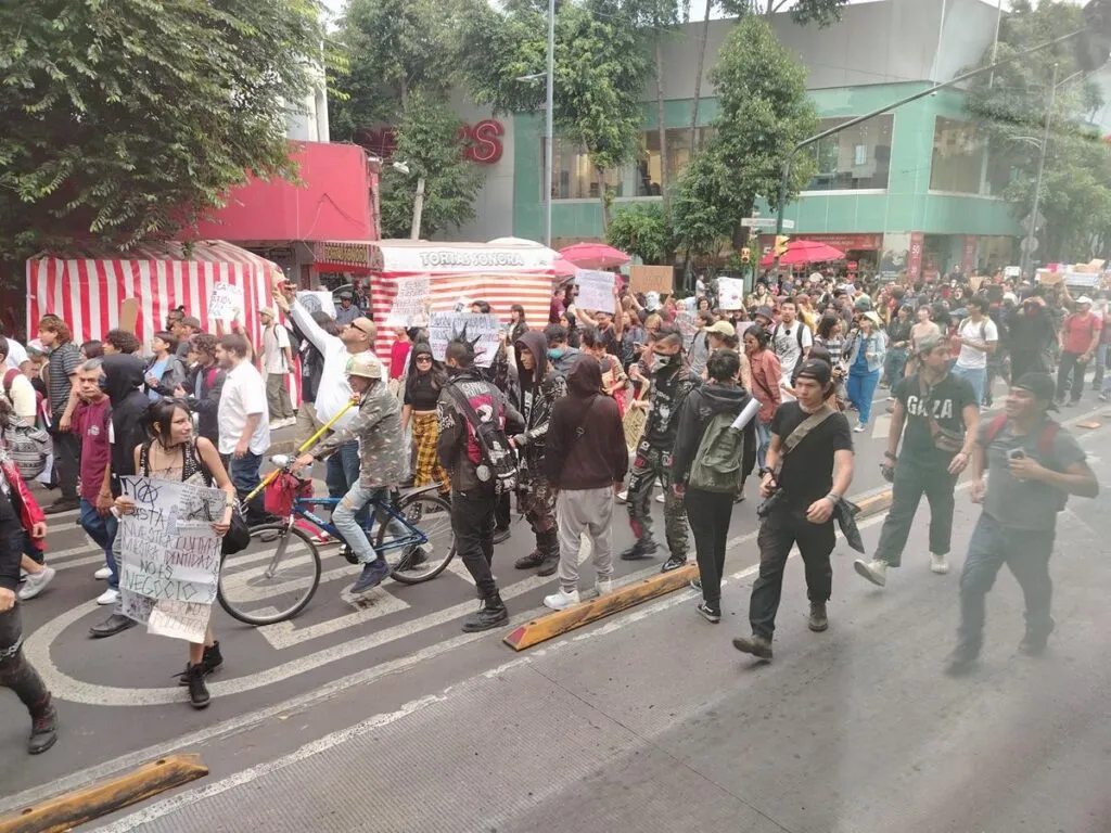 Marcha contra gentrificación en CDMX