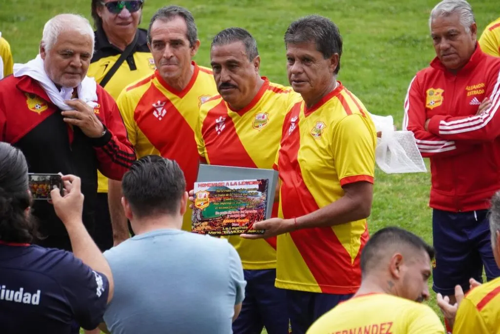 Mario Mudo Juárez recibe homenaje por trayectoria