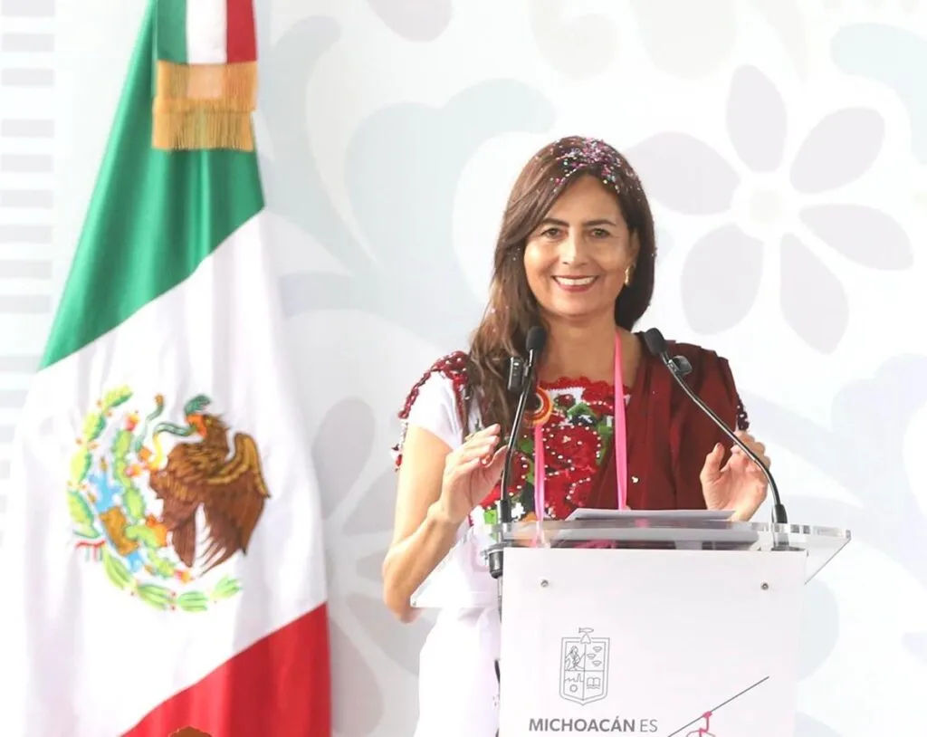 Michoacán sueña, canta y toca con sus hermosas guitarras: Gabriela Molina
