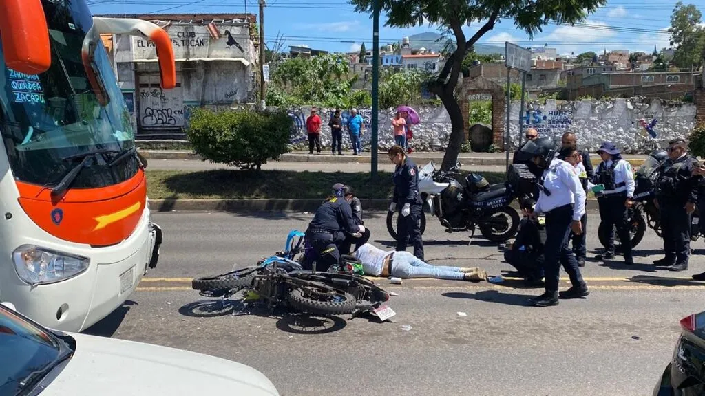 Motociclista resultó lesionado tras impactarse contra un autobús en salida a Quiroga