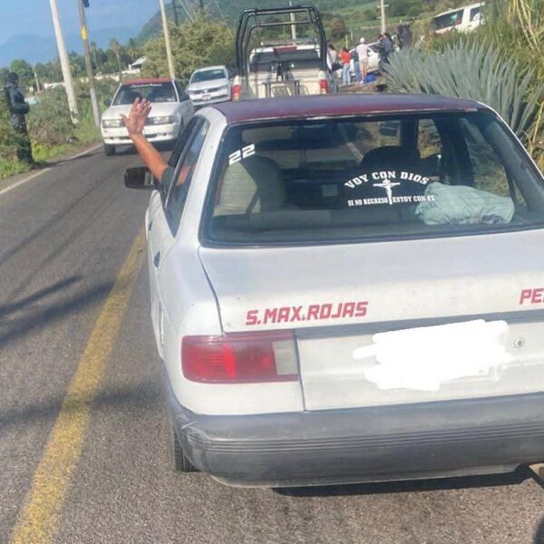Muere mujer al derrapar la motocicleta en la que viajaba, en Tacámbaro
