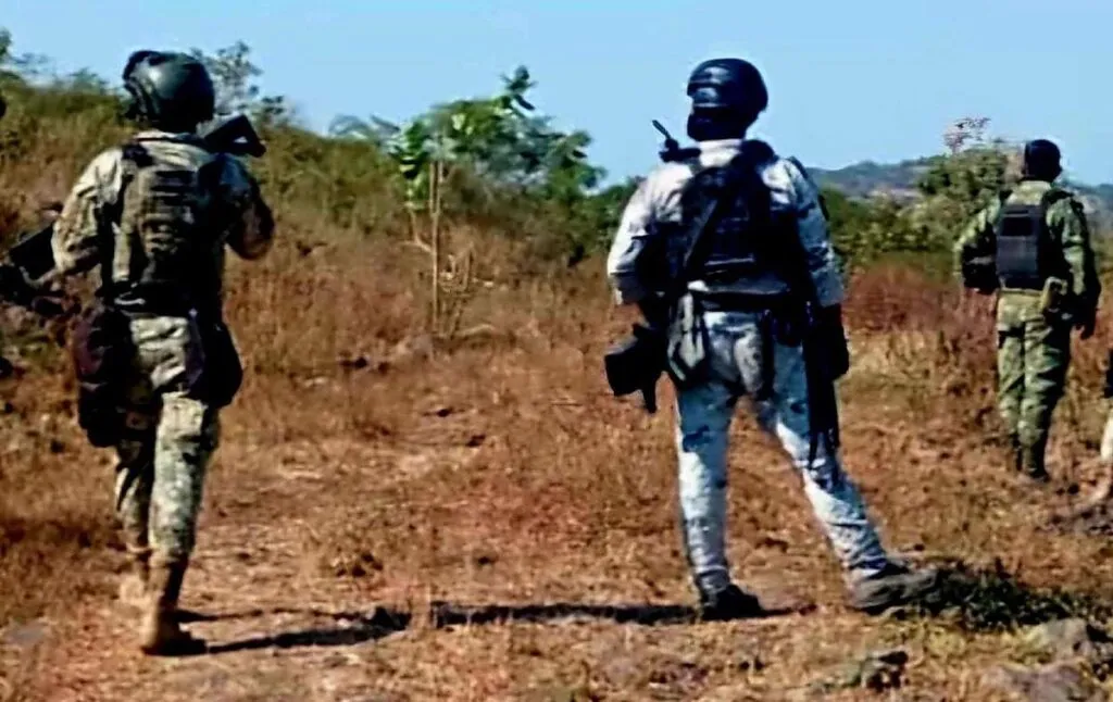 Mueren dos presuntos delincuentes al aparentemente manipular un explosivo casero