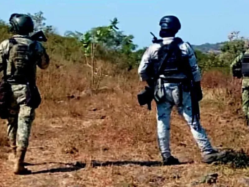 Mueren dos presuntos delincuentes al aparentemente manipular un explosivo casero