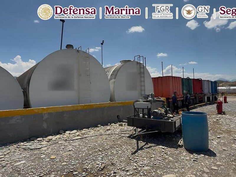 Nuevo golpe a 'huachicoleros': aseguran en Veracruz 993 mil litros de hidrocarburo