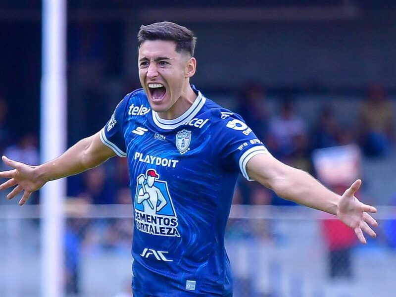 Pachuca aprovecha errores del novel guardameta y vence 3-2 a Pumas