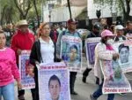 Familiares de los 43 normalistas de Ayotzinapa tendrá encuentro con Sheinbaum para fortalecer investigación