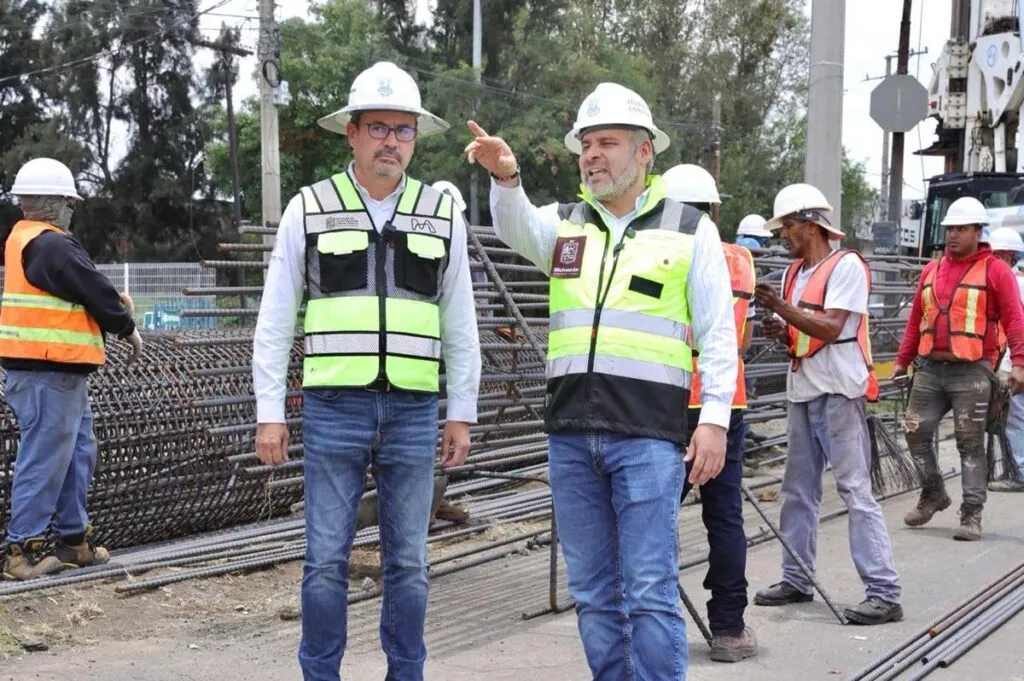 La construcción del paso superior vial en Morelia agilizará el tránsito y beneficiará a 200 mil personas diariamente, aseguró el Gobernador de Michoacán, Alfredo Ramirez Bedolla