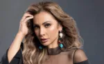 Paty Navidad presume cuerpazo y anuncia nuevo podcast controversial