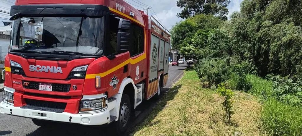 PC Michoacán y Policía Morelia rescatan a hombre que cayó de forma accidental al río Grande