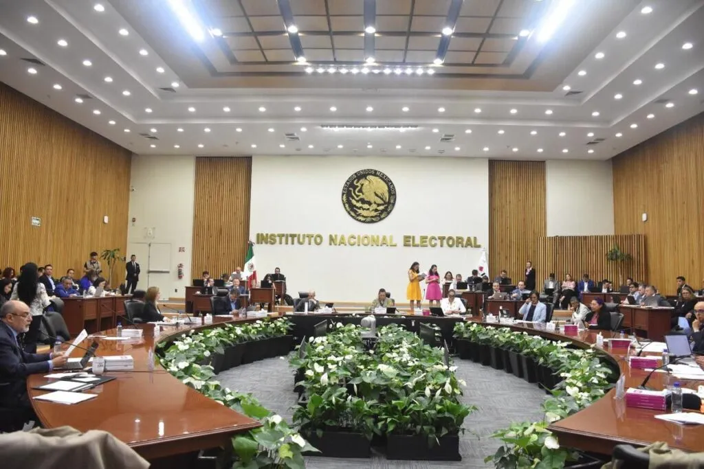 Por el uso indebido de acordeones en elección judicial local, sanciona INE a 87 candidatos en Michoacán