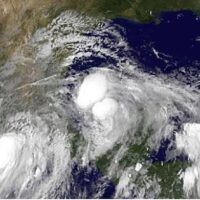 Dos ciclones con potencial impacto en México en monitoreo