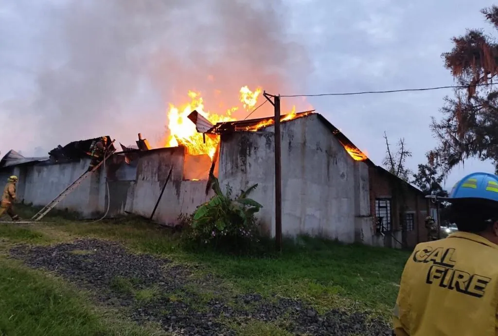 Reportan incendio de bodega en colonia “El Polvorín" en Morelia