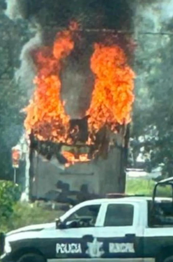 Reportan incendio de tractocamión en Ciudad Hidalgo por falla técnica
