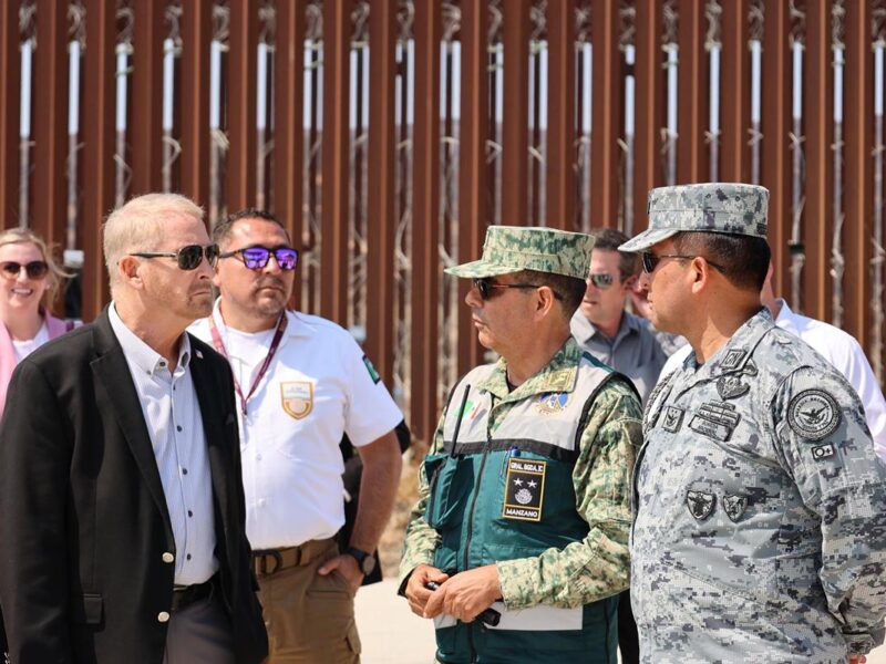 Ronald Johnson, embajador de EEUU, recorre frontera norte y expresó mayor seguridad junto a México