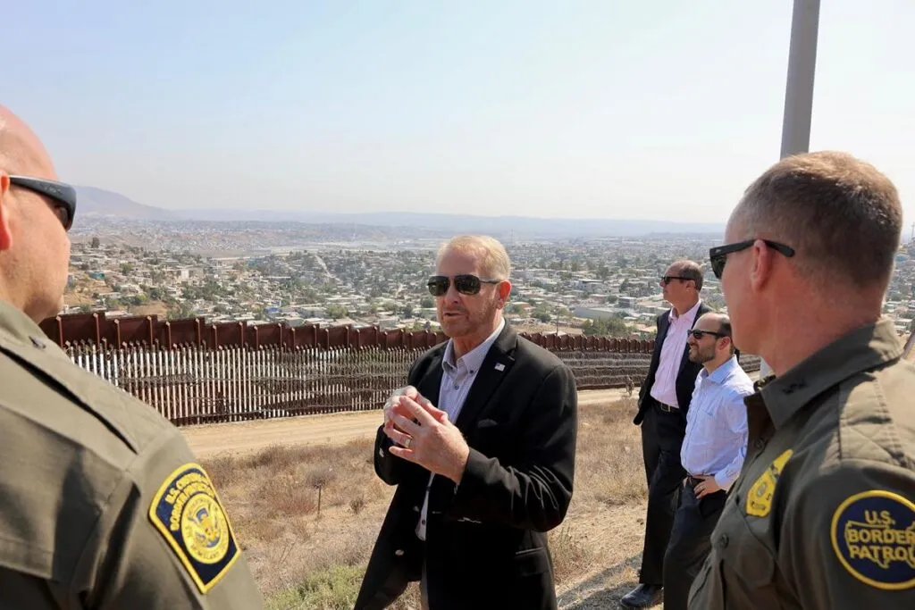 Ronald Johnson recorre frontera norte y expresó mayor seguridad junto a México