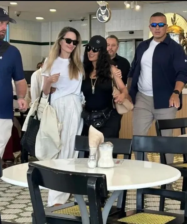 Salma Hayek y Angelina Jolie visitan Veracruz 1