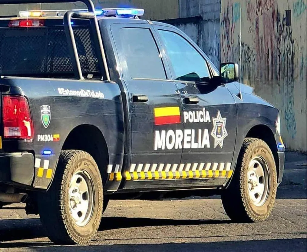 Se arrojan al agua del Río Chiquito en persecución para no ser detenidos en Morelia