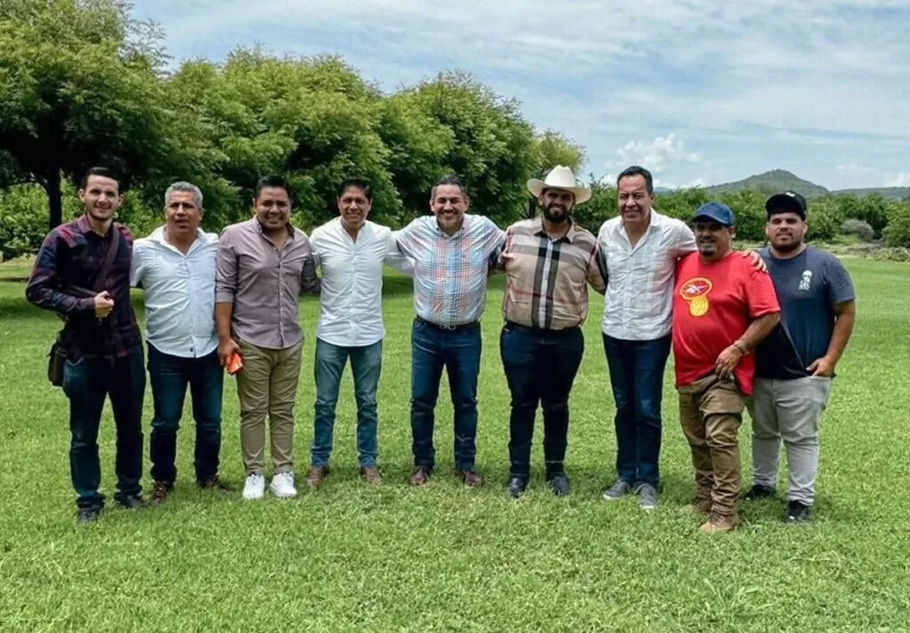 Se fortalece presencia de Movimiento Ciudadano en Apatzingán: Víctor Manríquez-1