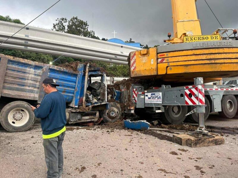 Se lesiona conductor en accidente vehicular que involucró a 4 vehículos en Zitácuaro