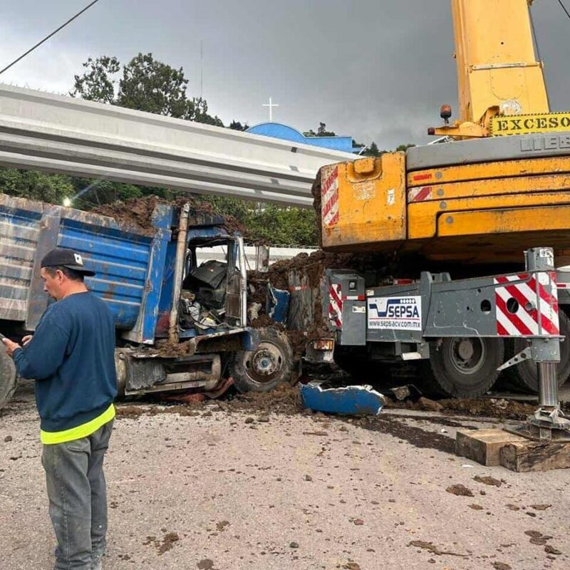 Se lesiona conductor en accidente vehicular que involucró a 4 vehículos en Zitácuaro