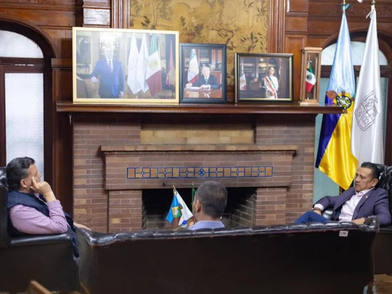 Se reúnen Carlos Torres Piña y Guillermo Valencia, ambos participarían en la contienda por la titularidad de la FGE