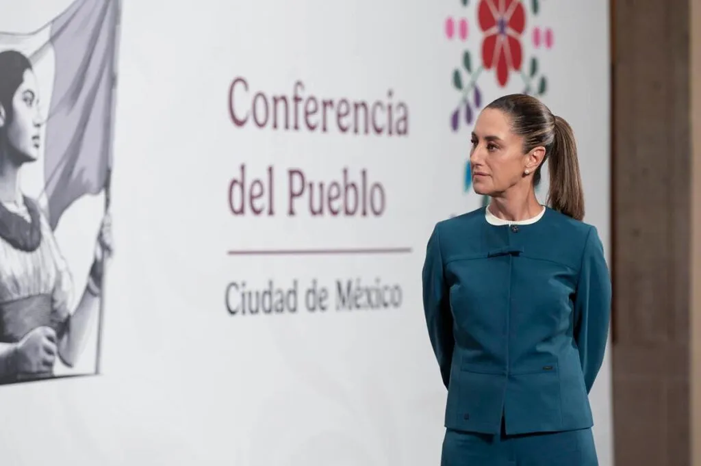 Servidores públicos deben ejercer poder con humildad y con principios, insiste Sheinbaum