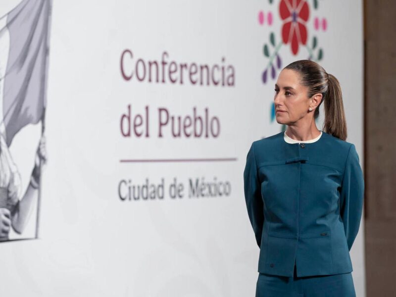 Servidores públicos deben ejercer poder con humildad y con principios, insiste Sheinbaum