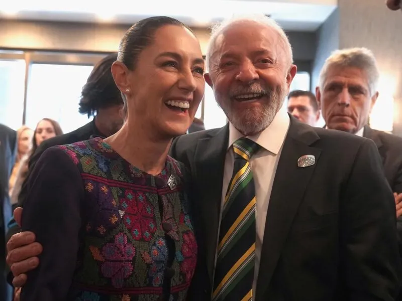 Sheinbaum dialoga por teléfono con Lula da Silva; abordan ampliación de acuerdo comercial México-Brasil