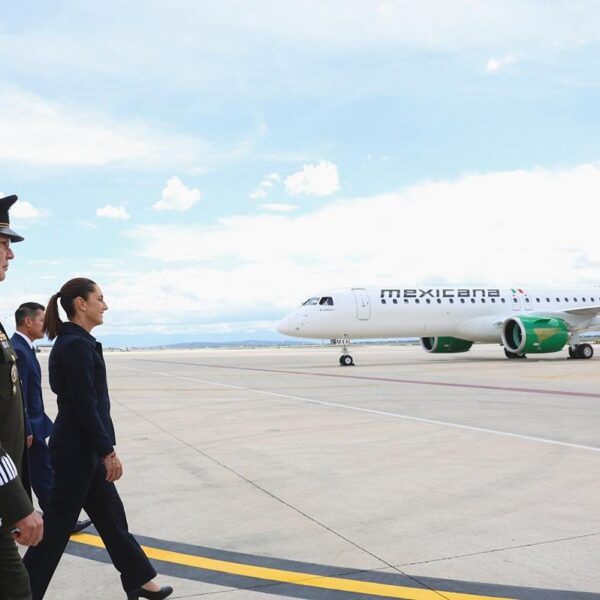 Sheinbaum recibe la primera aeronave Embraer para Mexicana