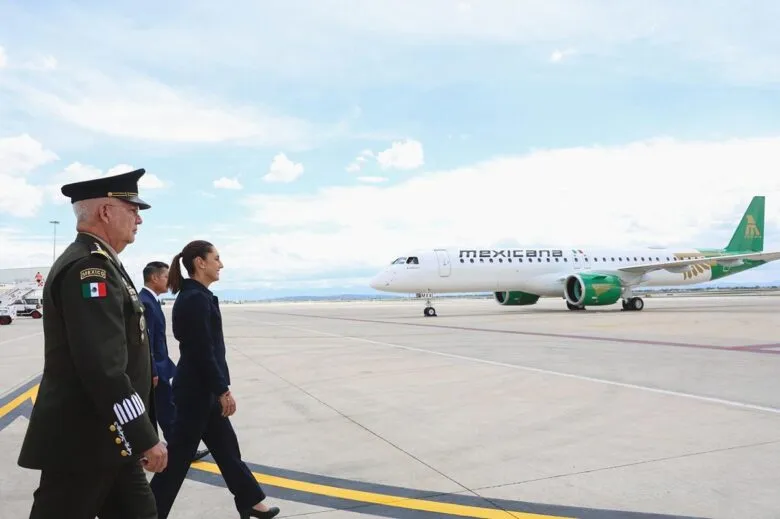 Sheinbaum recibe la primera de 20 aeronaves Embraer para Méxicana de Aviación