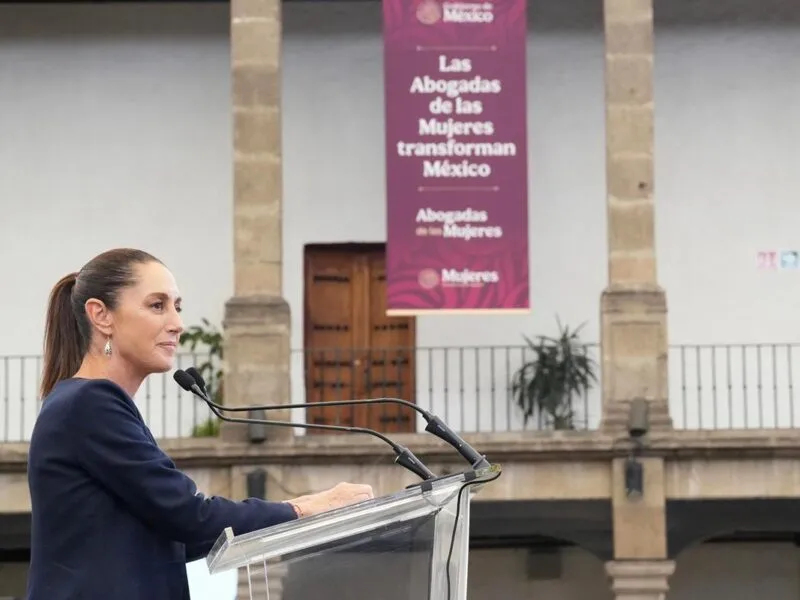 Sheinbaum se reúne con el embajador Johnson; en una semana aplicará el arancel del 30% a las exportaciones