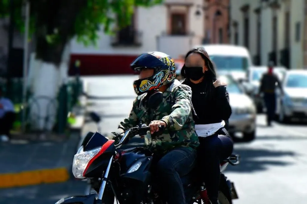 SSM llama a prevenir accidentes en Michoacán en moto con uso de casco