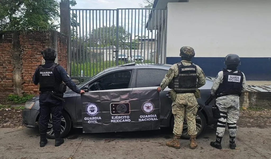 SSP y Defensa aseguran a hombre con orden de aprehensión y vehículo robado-2