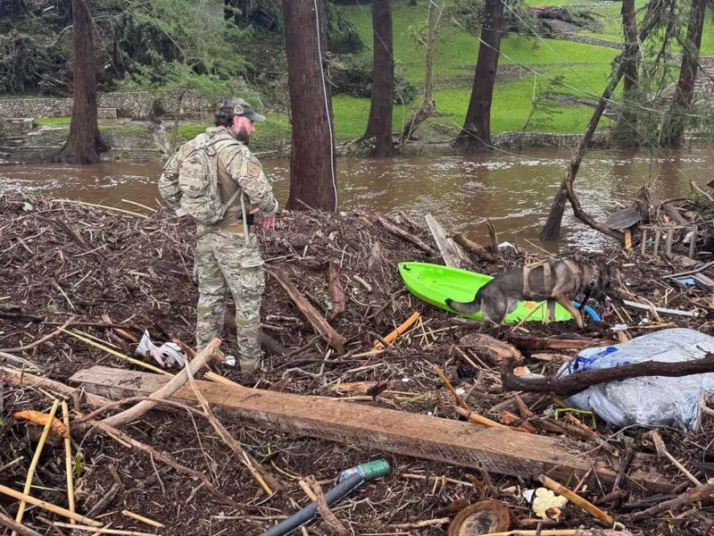Suspenden búsqueda de víctimas en Texas tras inundaciones; prevén más lluvias