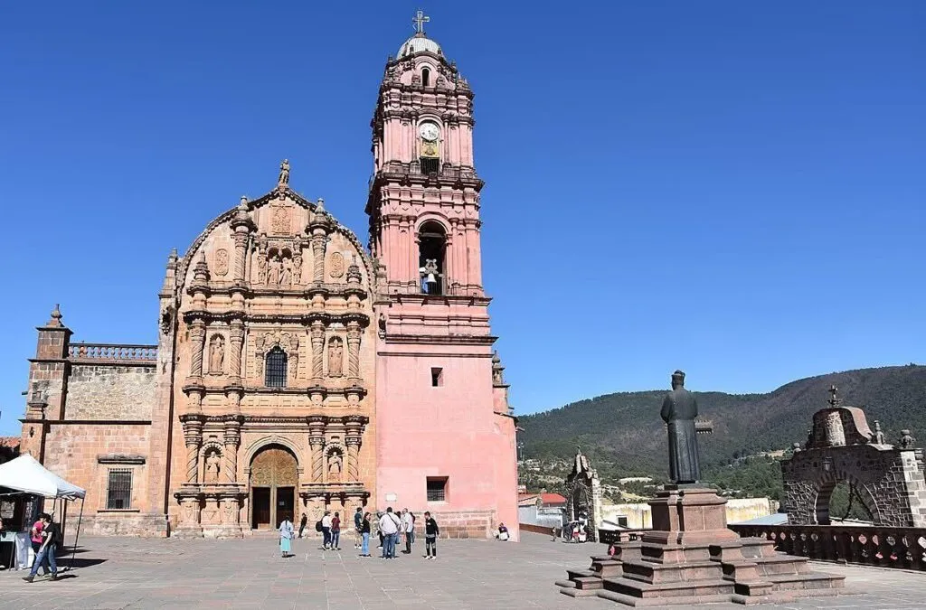 Tlalpujahua celebra 20 años como Pueblo Mágico; el lugar de la eterna Navidad-4