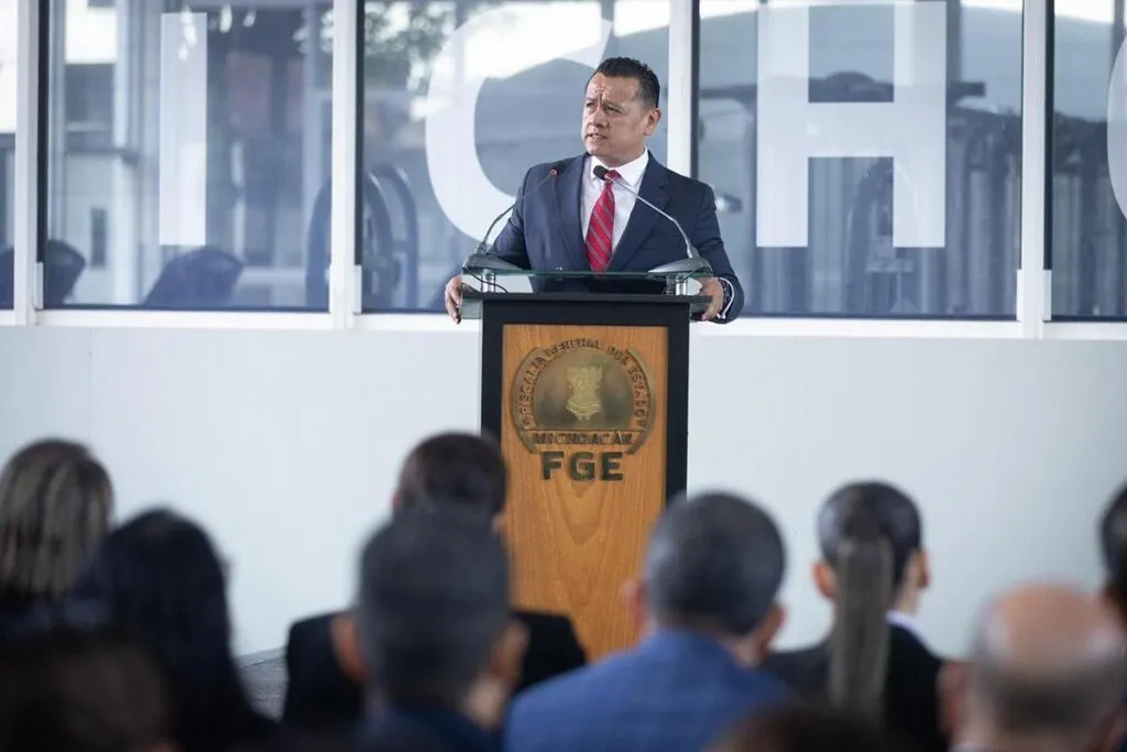 Torres Piña asume como nuevo fiscal general de Michoacán