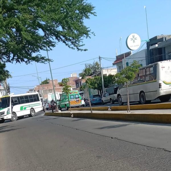 Transportistas de Zamora y Jacona paralizan la región con paro laboral