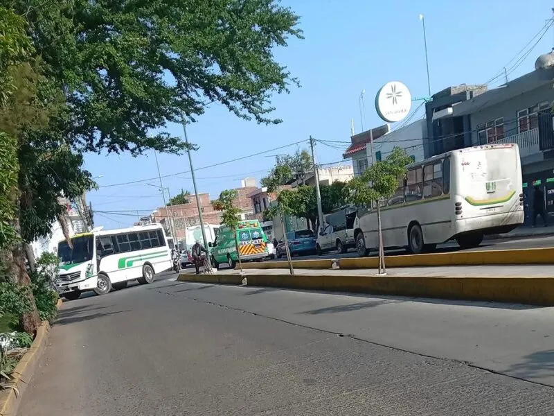 Transportistas de Zamora y Jacona paralizan la región con un paro laboral