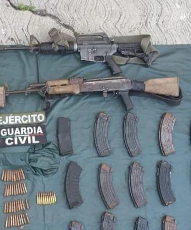 Tras agresión armada, SSP y Defensa aseguran a dos hombres y armamento en Apatzingán-1