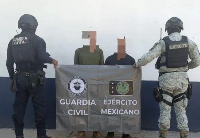 Tras agresión armada, SSP y Defensa aseguran a dos hombres y armamento en Apatzingán