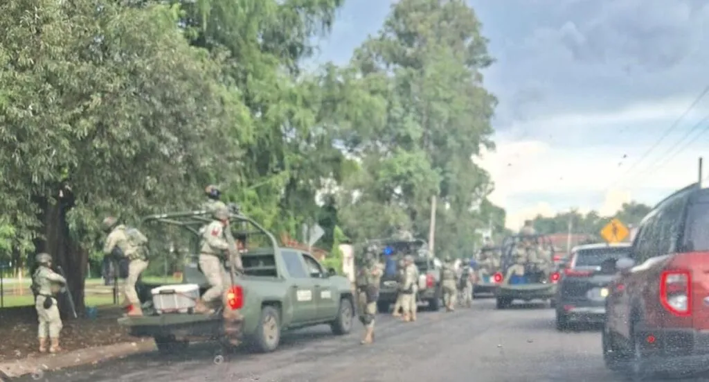 Tras enfrentamiento en Tingüindín, decomisa el Ejército Mexicano armamento y un vehículo-1