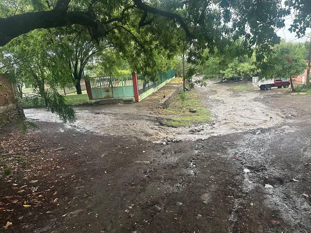 Tromba en Apatzingán deja inundaciones y encharcamientos