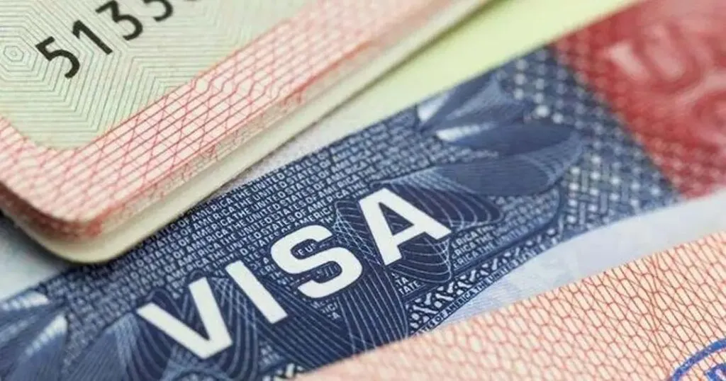 Trump impone impuesto y nuevo costo para obtener la visa